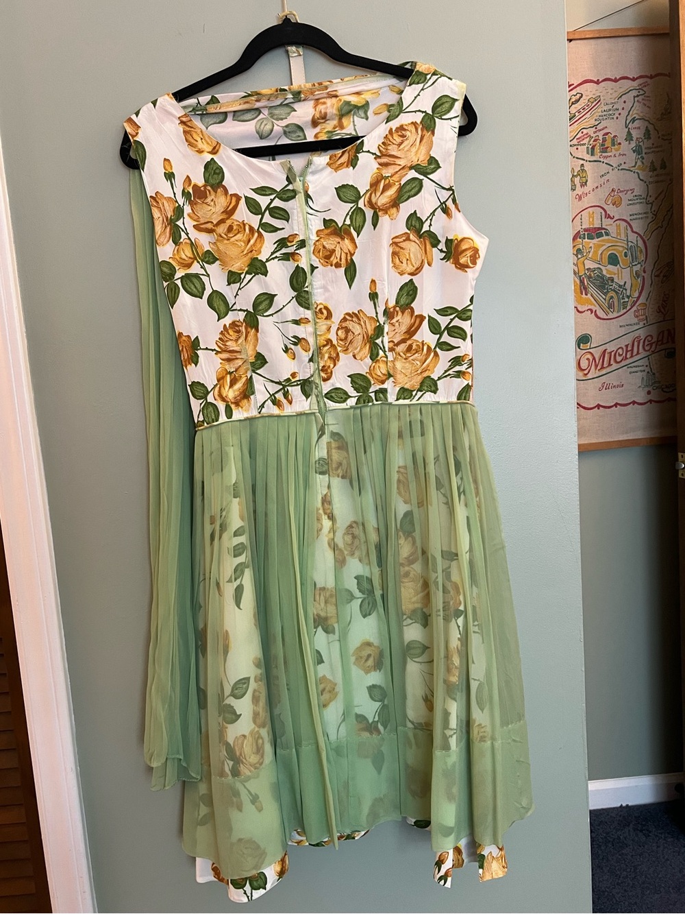 Vintage 1950s Yellow Rose Floral Cocktail Fit and Flare Dress with Green Chiffon - Picture 4 of 14